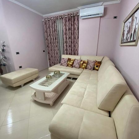 Orfeas Central Apartment Fier Luaran gambar