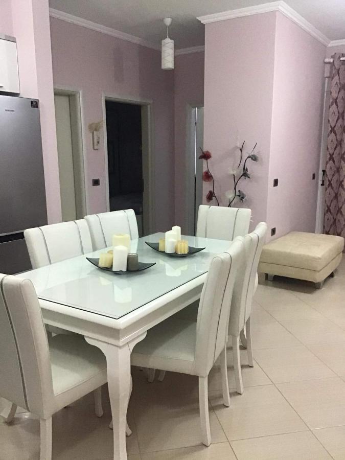 Orfeas Central Apartment Fier Luaran gambar