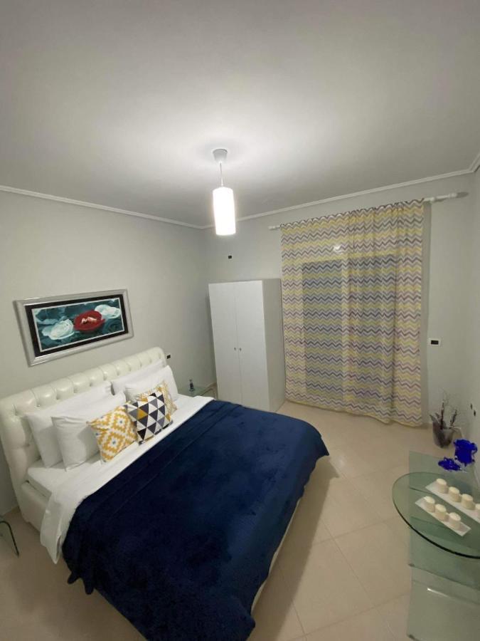 Orfeas Central Apartment Fier Luaran gambar
