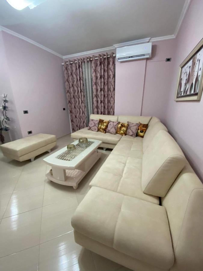Orfeas Central Apartment Fier Luaran gambar