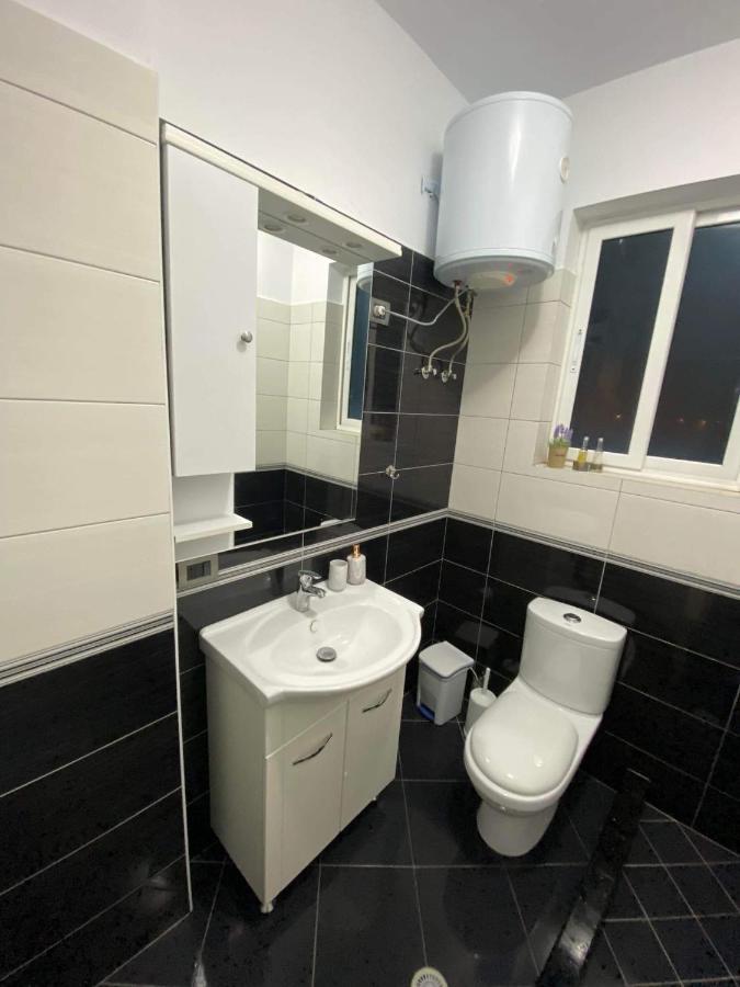 Orfeas Central Apartment Fier Luaran gambar