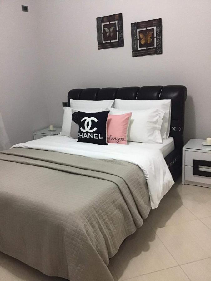 Orfeas Central Apartment Fier Luaran gambar
