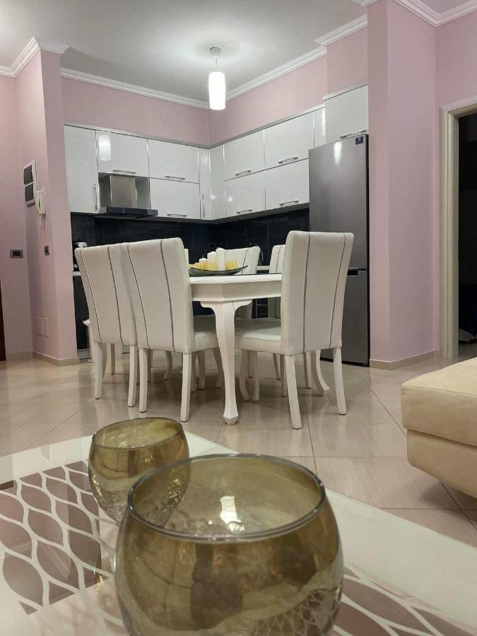 Orfeas Central Apartment Fier Luaran gambar