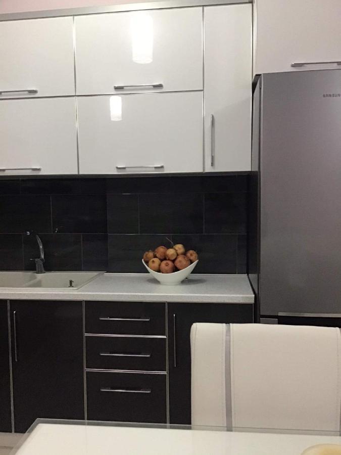 Orfeas Central Apartment Fier Luaran gambar