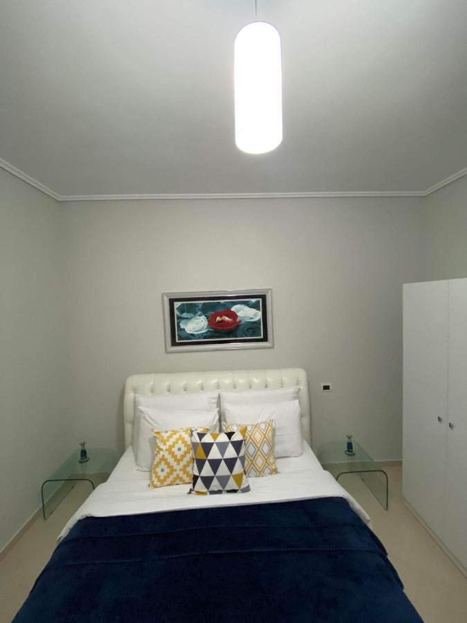 Orfeas Central Apartment Fier Luaran gambar