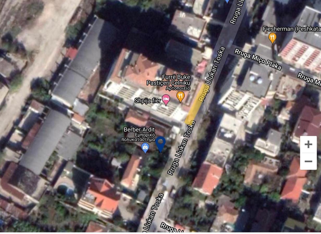 Orfeas Central Apartment Fier Luaran gambar
