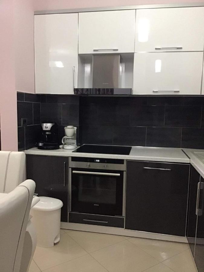 Orfeas Central Apartment Fier Luaran gambar