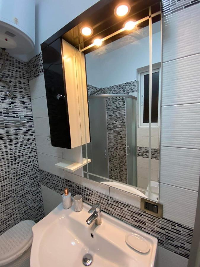 Orfeas Central Apartment Fier Luaran gambar