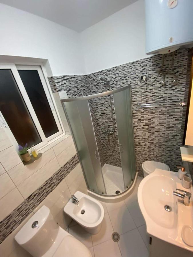 Orfeas Central Apartment Fier Luaran gambar