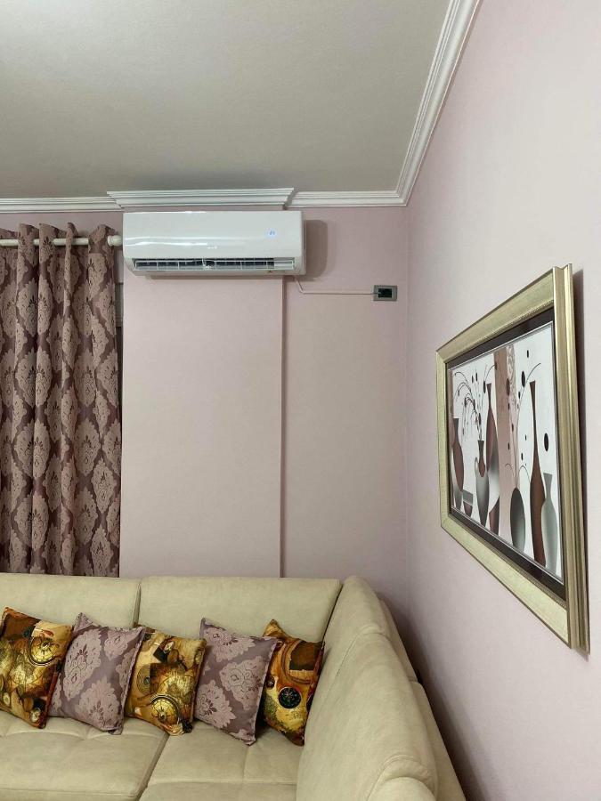 Orfeas Central Apartment Fier Luaran gambar