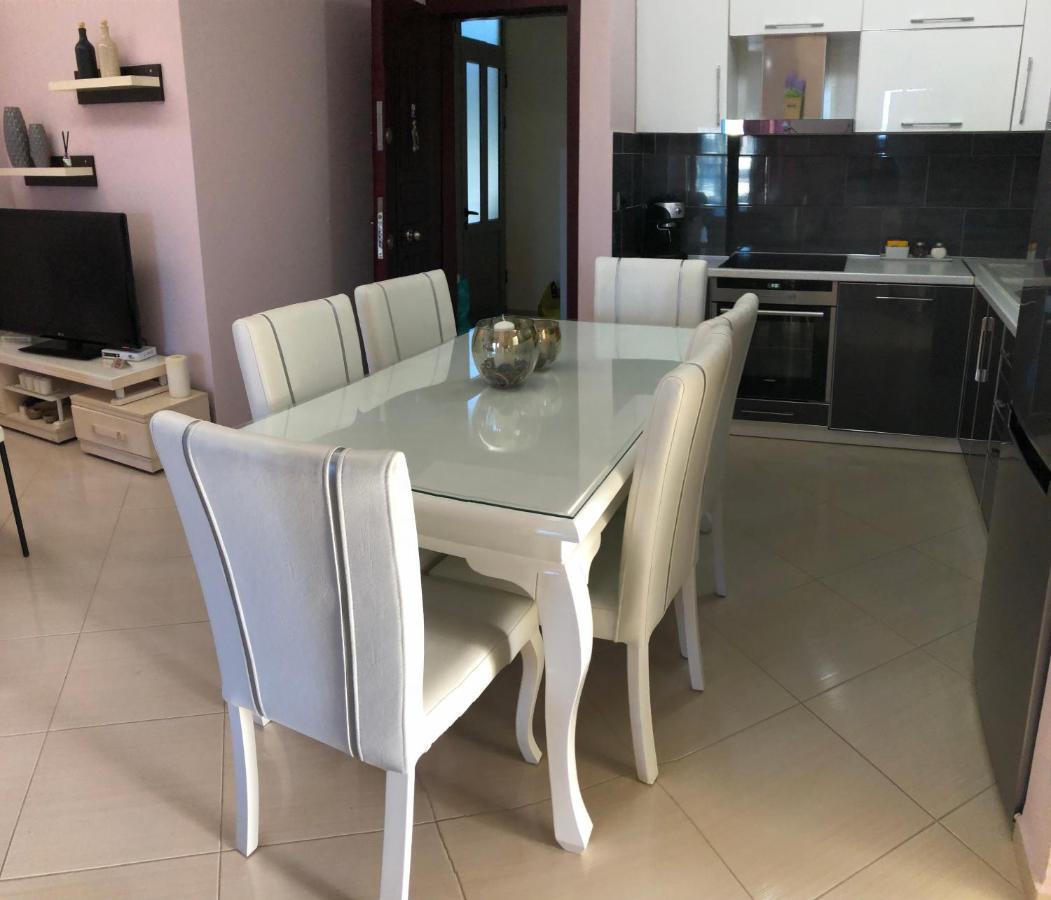 Orfeas Central Apartment Fier Luaran gambar