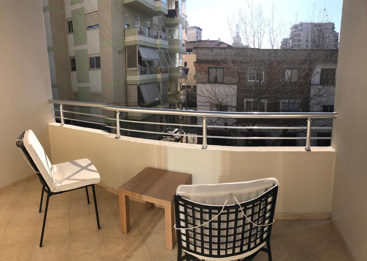 Orfeas Central Apartment Fier Luaran gambar
