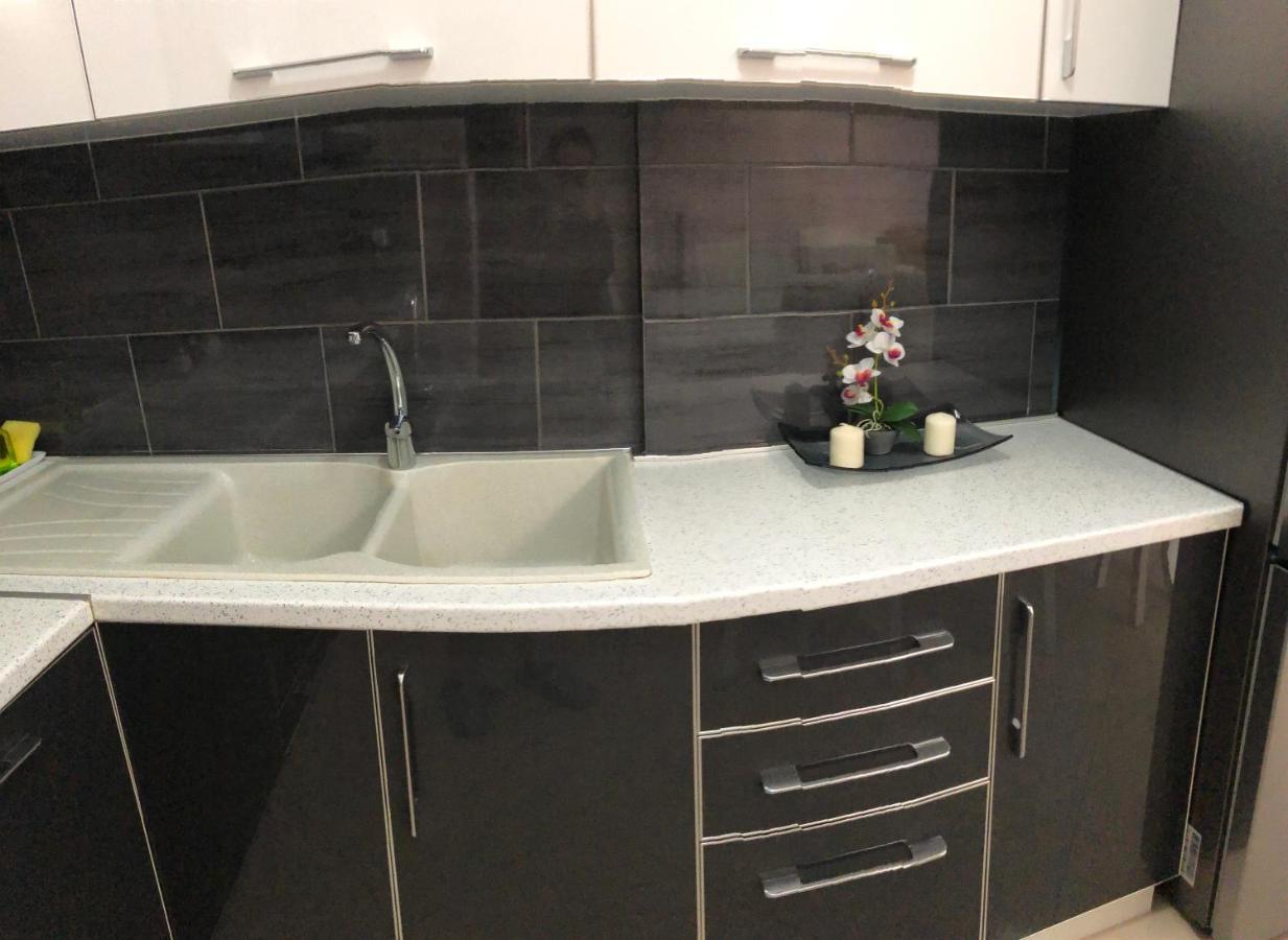 Orfeas Central Apartment Fier Luaran gambar